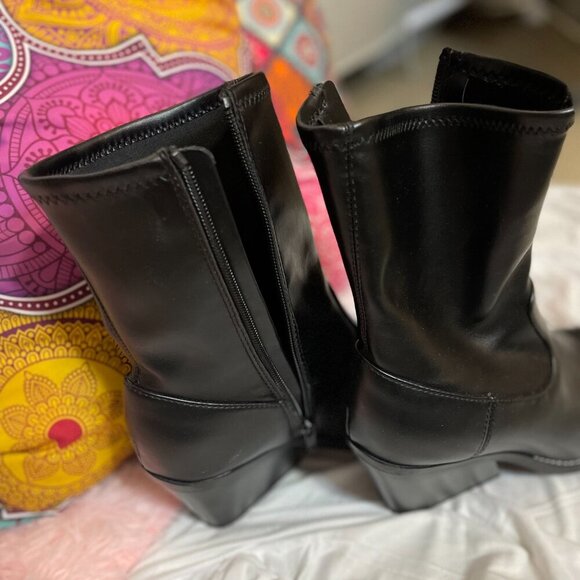 Universal Thread Black Aubree Memory Foam Booties - Picture 3 of 6